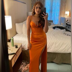 Es de Nativa boutique. Ya no me sirve. Una vez usado. XS